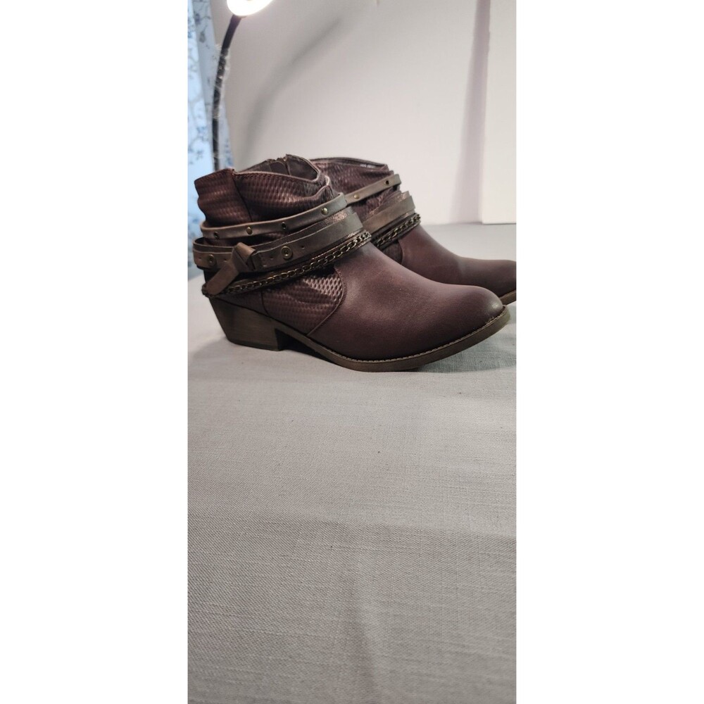 So Women’s Brown Ankle Boots Strap Chain Detail Low Heel Booties Size 11